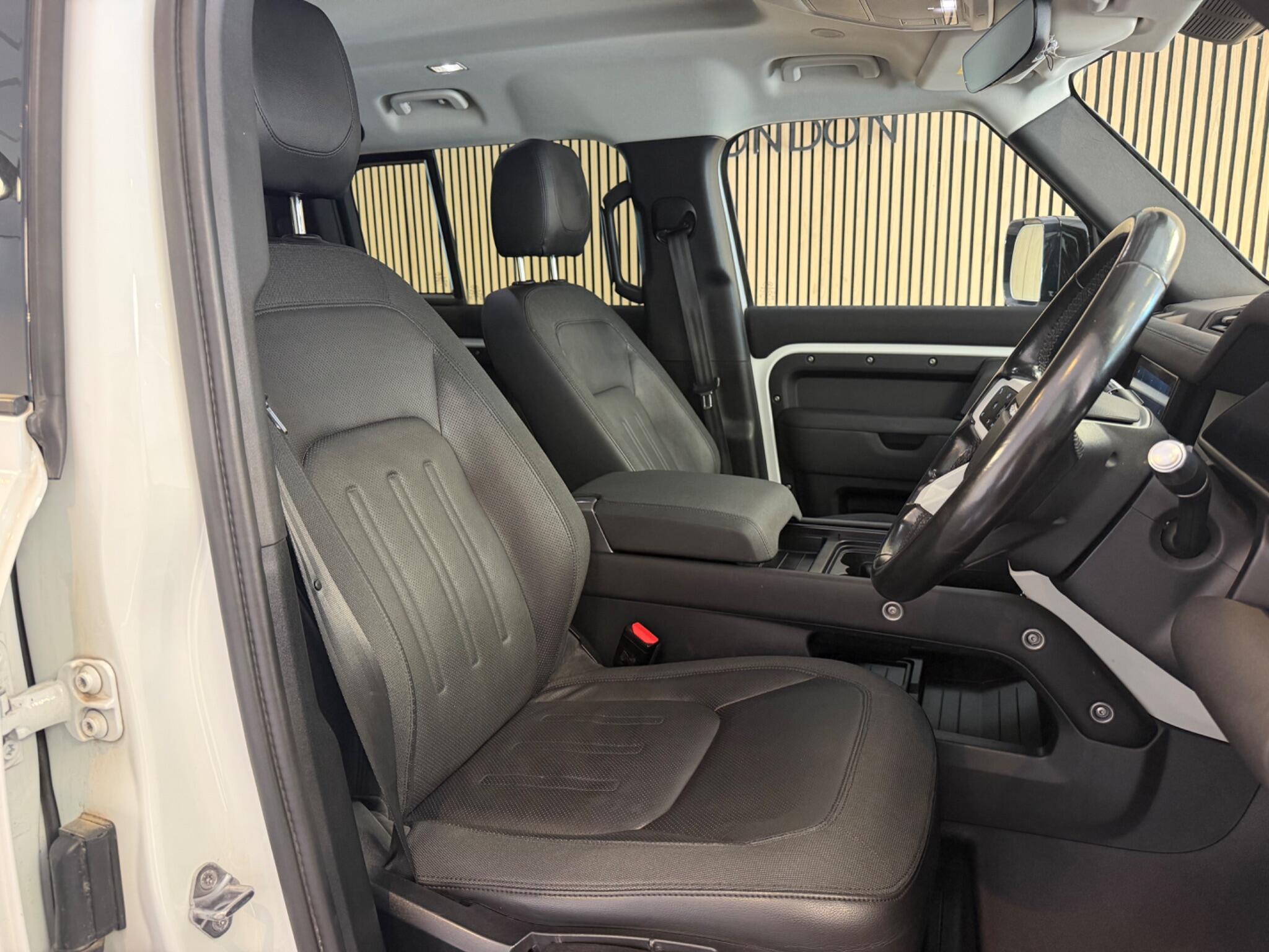 Land Rover Defender 110